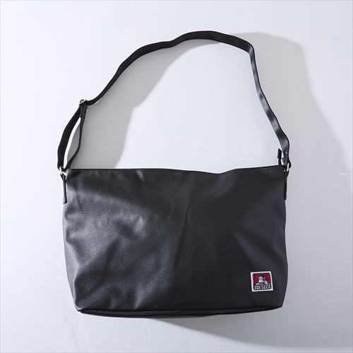 BEN DAVIS ORIGINALSのショルダーバッグを使った人気ファッションコーディネート