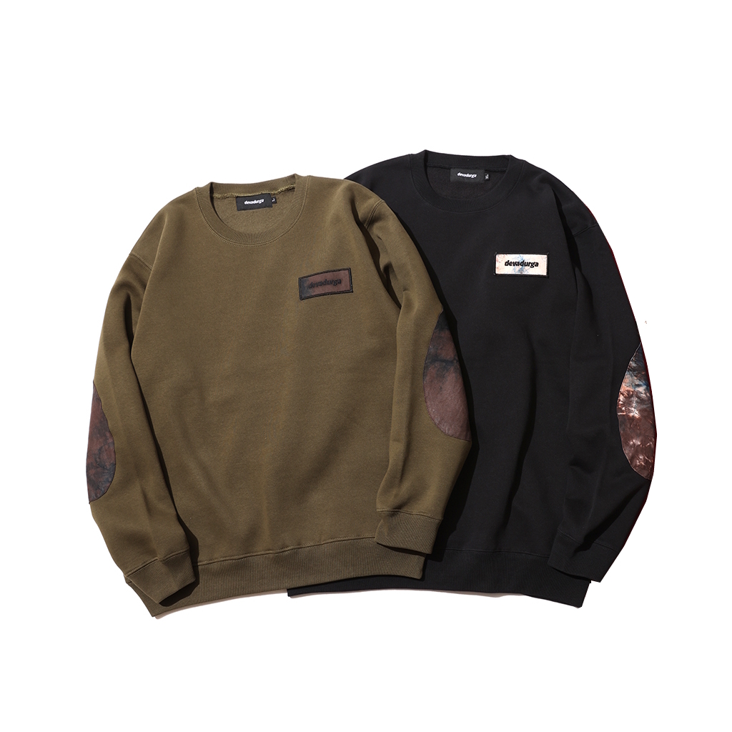 [デヴァドゥルガ]LOGO PATCH SWEAT