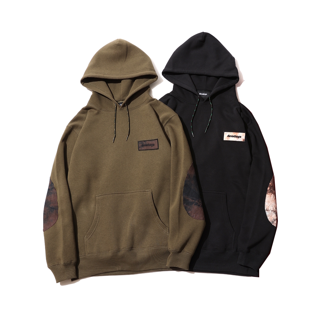 [デヴァドゥルガ]LOGO PATCH PULLOVER PARKER