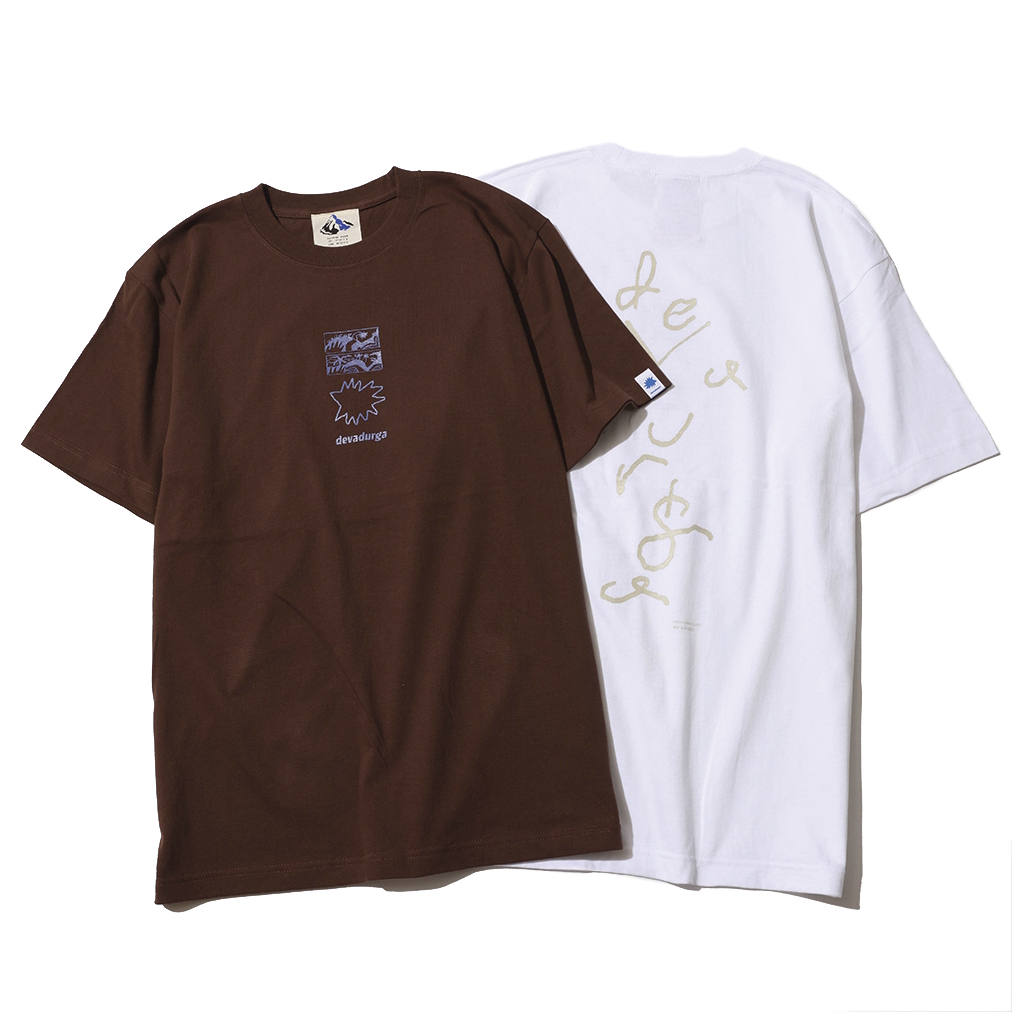 [デヴァドゥルガ]RELAX LOGO TEE