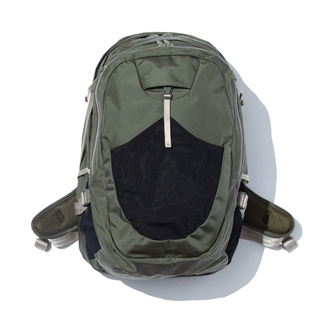 [エフシーイー]TECHNICAL GADGED BACK PACK