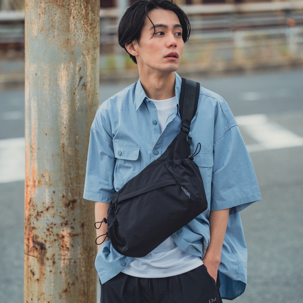 [キウ]NYLON CROSSBODY BAG