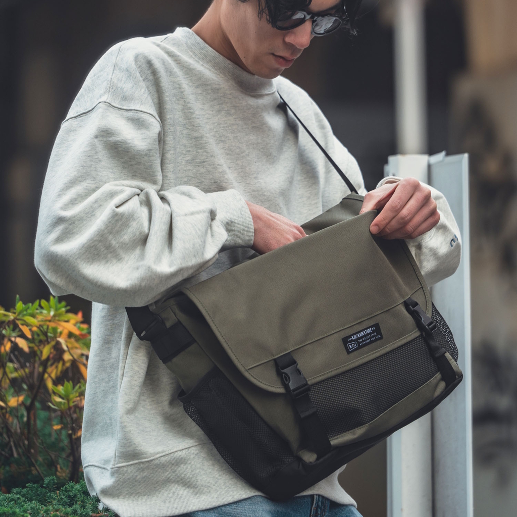 [キウ]PC GADGET SHOULDER BAG