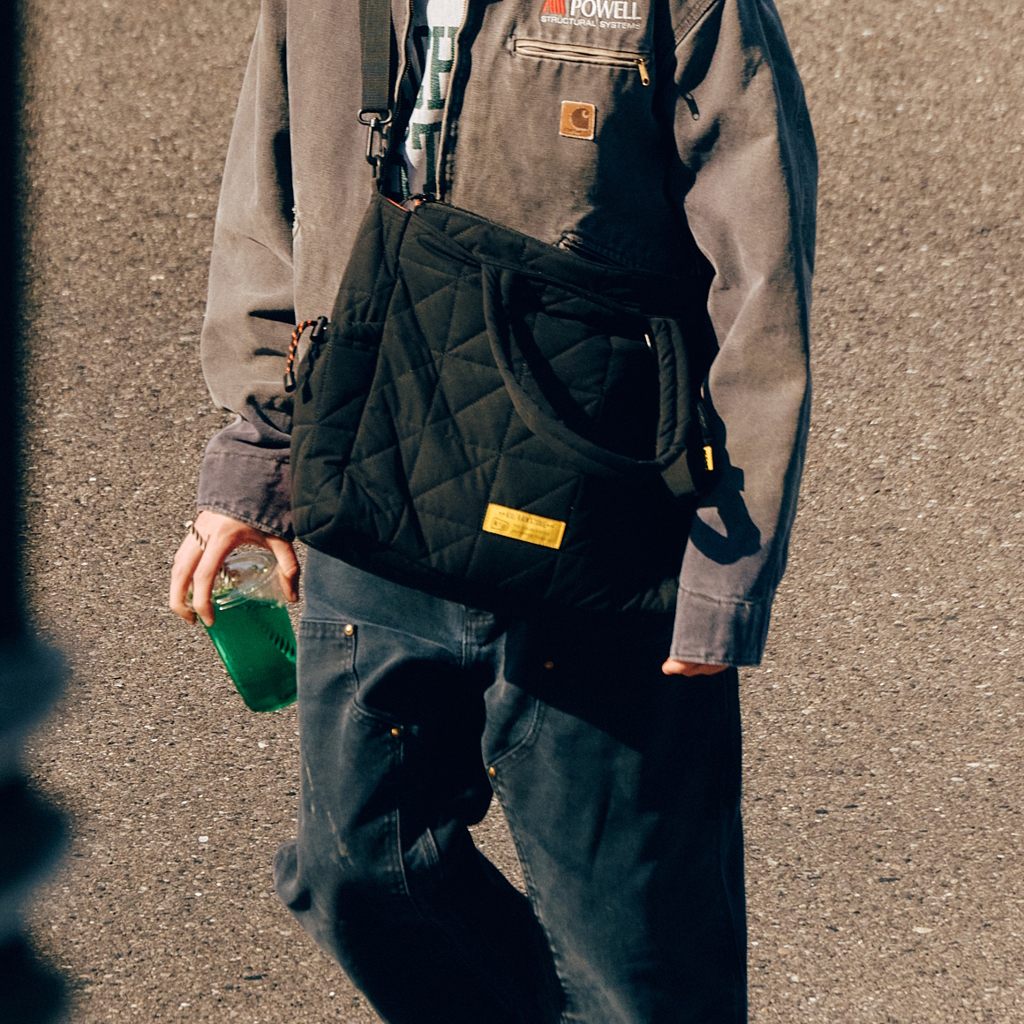 [キウ]スクエアパデッドマルチパーパストートバッグ