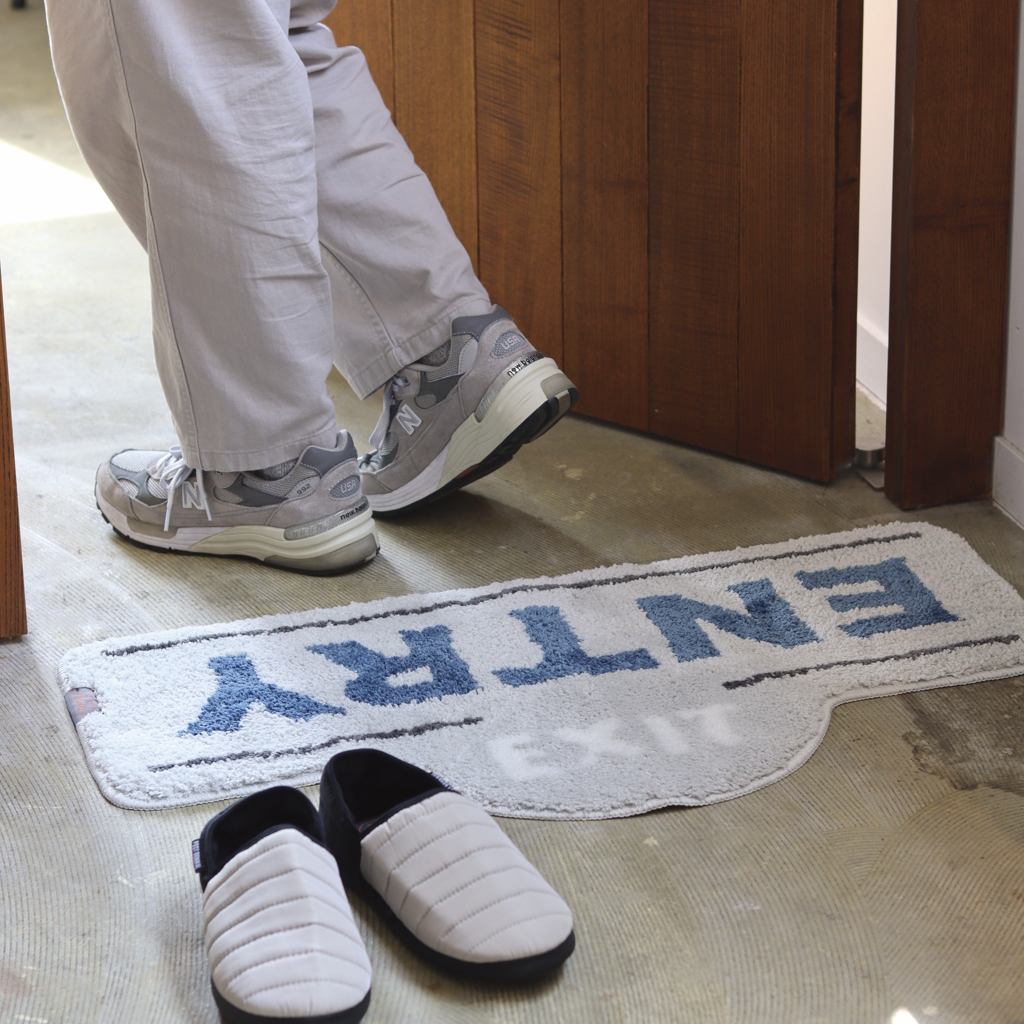 [ポストジェネラル]TUFTY LUMINOUS MAT ENTRY