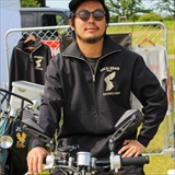 [ザトリプルレッグス]HEAVY WEIGHT WING LOGO HALF ZIP L/S TEE