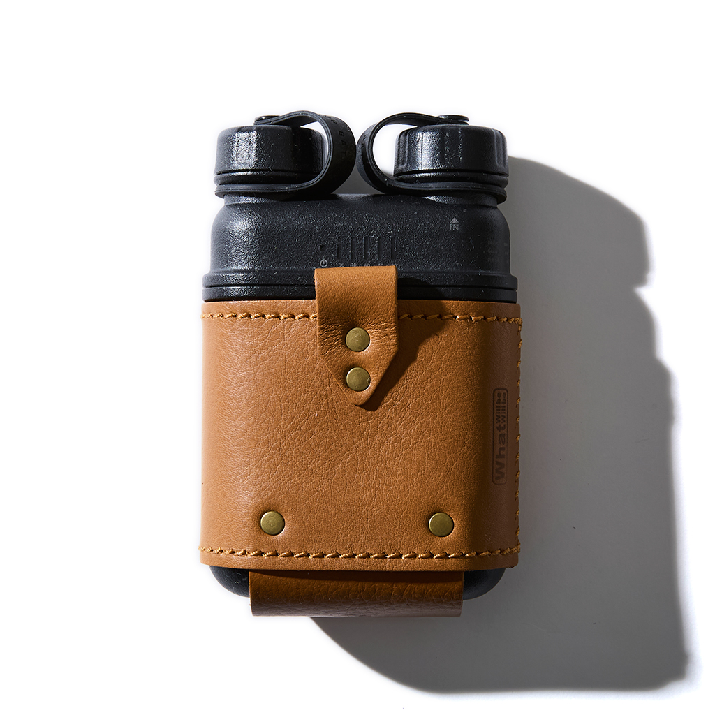 [ホワットウィルビーウィルビー]【NESTOUT】OUTDOOR BATTERY オイルレザーケース 大