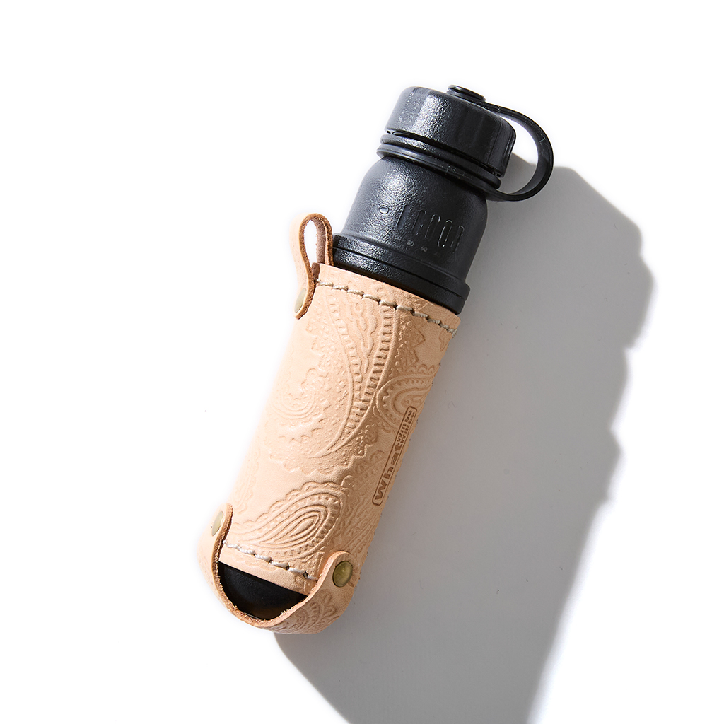 [ホワットウィルビーウィルビー]【NESTOUT】OUTDOOR BATTERY ペイズリー柄レザーケース 小