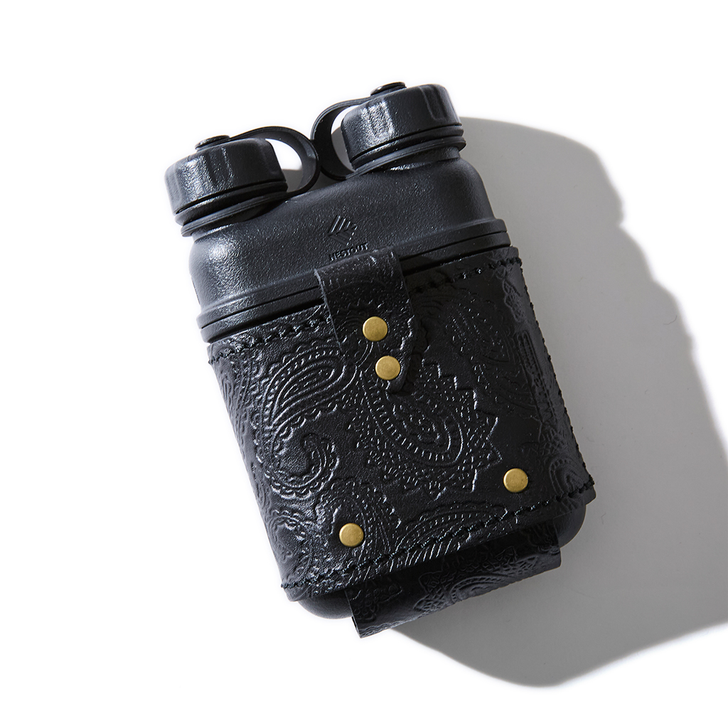 [ホワットウィルビーウィルビー]【NESTOUT】OUTDOOR BATTERY ペイズリー柄レザーケース 大