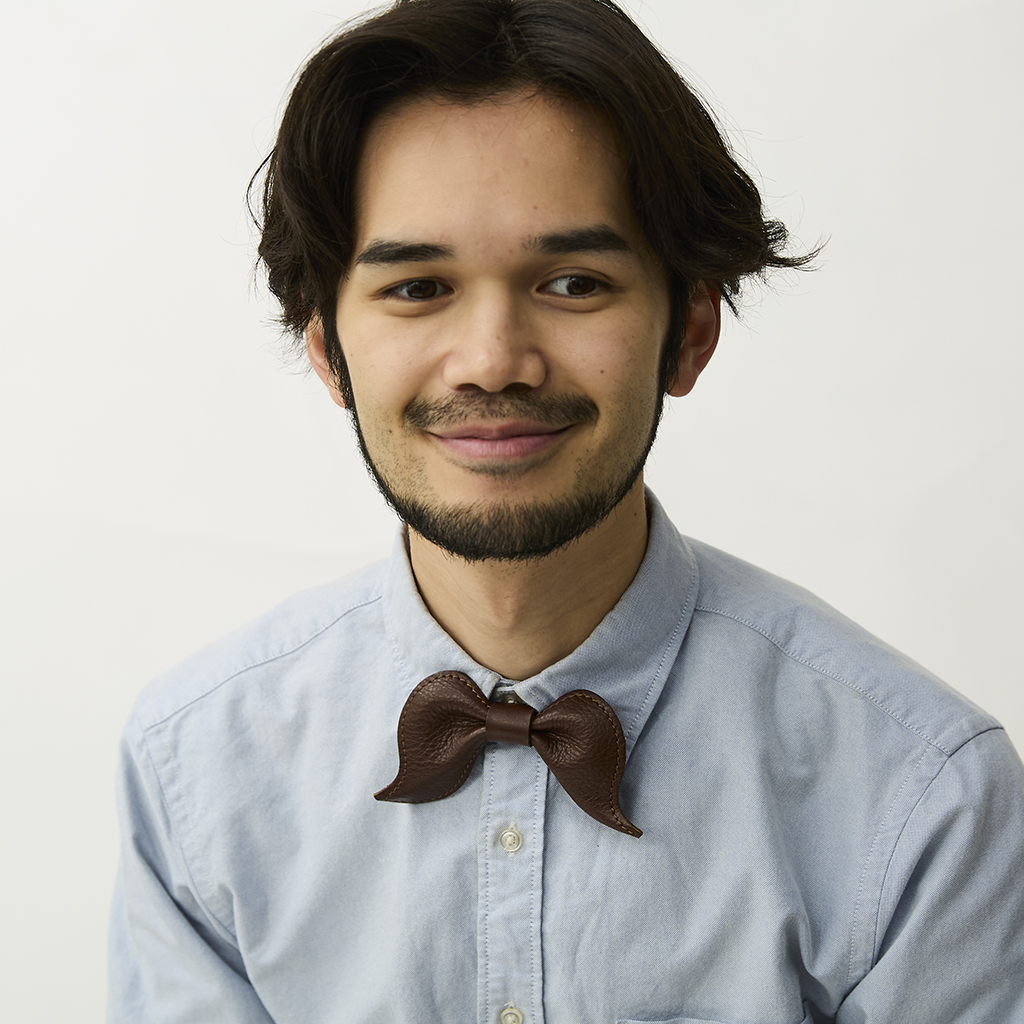 [ホワットウィルビーウィルビー]オイルレザーひげ型蝶ネクタイ 小